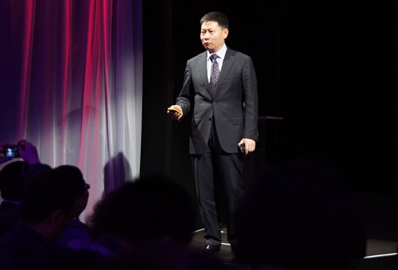 éf Huawei Richard Yu na konferenci v Barcelon