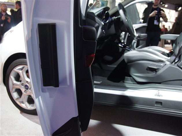 Ford B-Max: premiéra na veletrhu Mobile World Congress v Barcelon