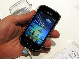 Na veletrhu Mobile World Congress ukázal Samsung i dva nové androidy Galaxy...