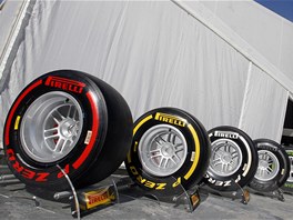BAREVN GUMY V F1. Italt pneumatiki z Pirelli pipravili pro sezonu 2012