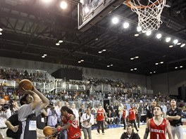 TO DÁM. Ricky Rubio je nejlepí na svt ve stelb zpoza desky. Zkuste