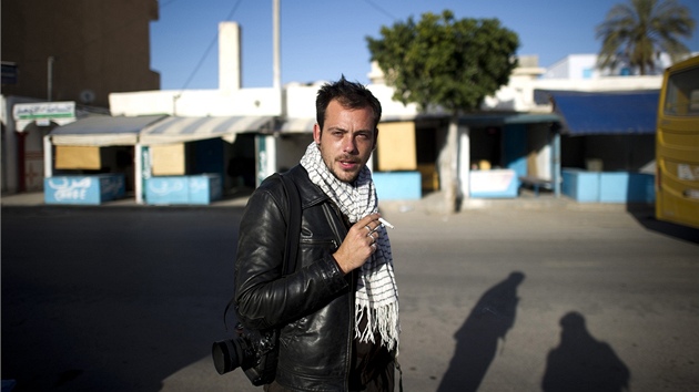 Francouzský fotograf Remi Ochlik v Tunisku, kde zachytil zaátek arabského jara.