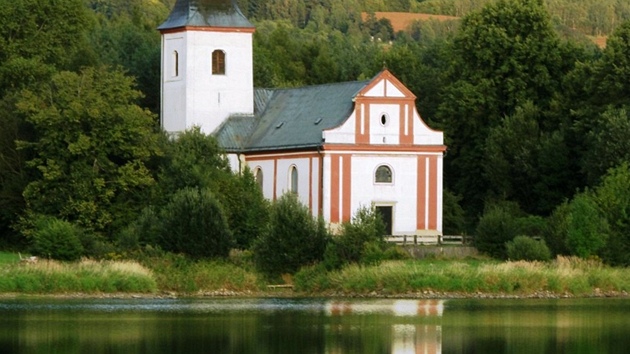 Kostel svatého Víta na behu elivské pehrady.