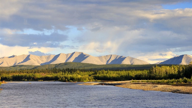 Krajina podél Dempster Highway. Tato oblast na fotce je známá horami se...