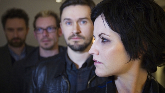 Obnovená skupina Cranberries ve sloení Dolores O'Riordanová, baskytarista Mike