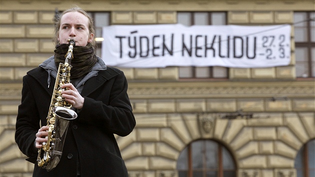 Studenti bhem protestnho Tdne neklidu na praskm nmst Jana Palacha (29. nora 2012)