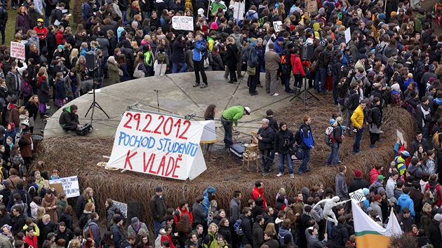 Studenti bhem protestního týden neklidu na praském námstí Jana Palacha (29.