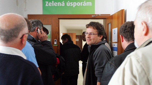 Zájemci o zelené dotace stojí frontu na krajské pobočce Státního fondu Zájemci o zelené dotace stojí frontu na krajské pobočce Státního fondu