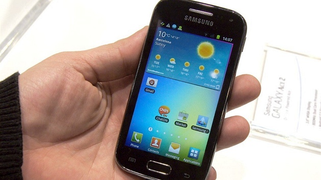 Samsung Galaxy Ace 2 je sice nástupcem modelu Ace z loňského roku, ale podobně Samsung Galaxy Ace 2 je sice nástupcem modelu Ace z loňského roku, ale podobně
