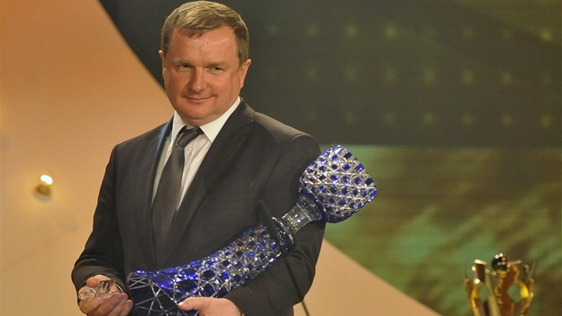 Pavel Vrba s cenou pro nejlepího eského fotbalového trenéra za rok 2011.