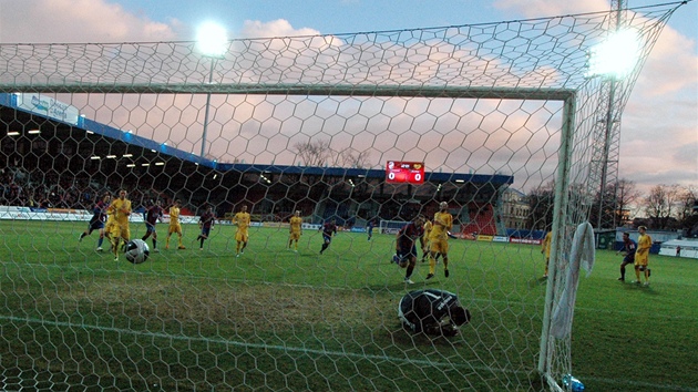 PLZE VEDE. Kapitán Pavel Horváth promnil penaltu zcela suverénn a dostal