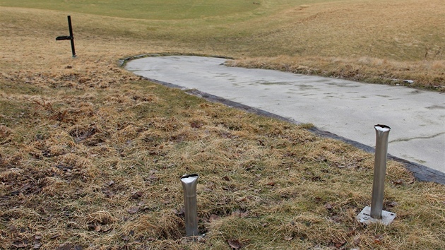 Minul tden ukradli zlodji v arelu golfovho hit v Sokolov nerezov tabule zhruba za 200 tisc.