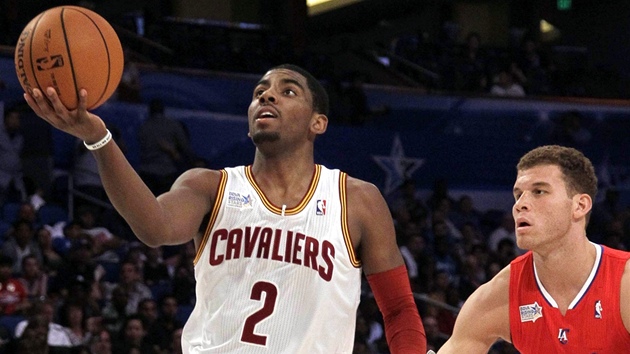 ŽÁDNÁ DVOJKA. Kyrie Irving (vlevo) z Clevelandu se stal mužem číslo jedna při ŽÁDNÁ DVOJKA. Kyrie Irving (vlevo) z Clevelandu se stal mužem číslo jedna při