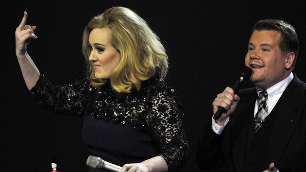 Adele na udílení Brit Awards (21. února 2012)