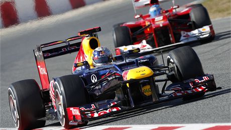 Vpedu Red Bull, za ním Ferrari, které vak pemýlí o protestu. Zmní se nco v poadí mistrovství svta formule 1?