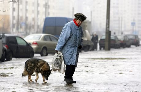 Pokud byste kvli úrazu skonili v invalidním dchodu, máte nárok na náhradu ulého výdlku. Ilustraní snímek