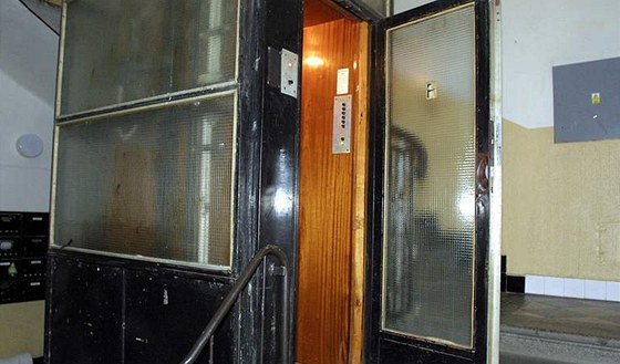 Násilníka z výtahu lapili policisté u hodinu po inu. Ilustraní foto