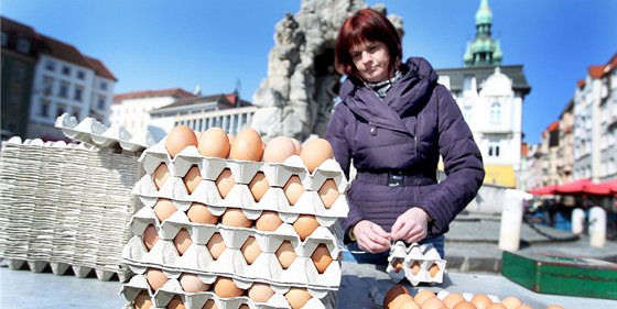 Na Zelném trhu v Brn byla vejce k dostání za 5,50 korun. (7. bezen 2012)