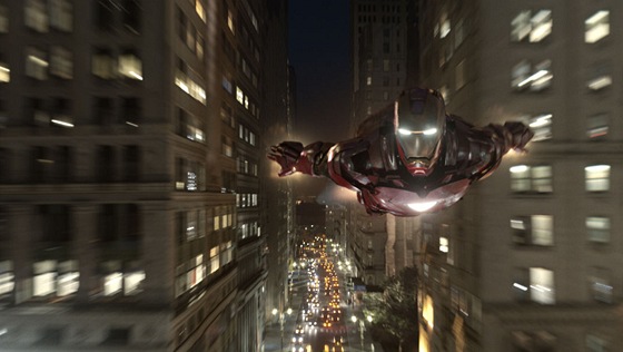 Robert Downey Jr. jako Iron Man alias excentrický génius, miliardá, playboy a...