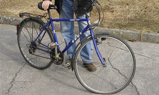 Pvodní majitel se po estnácti letech dokal ukradeného jízdního kola. (9.