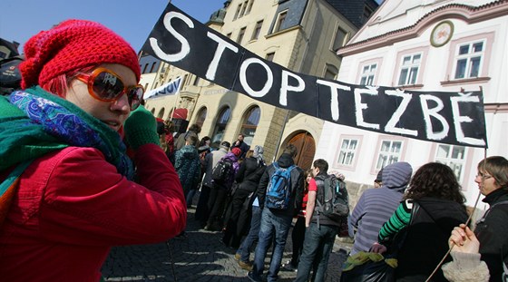 Proti tb bidlicového plynu demonstrovaly ped hotelem Beránek v Náchod