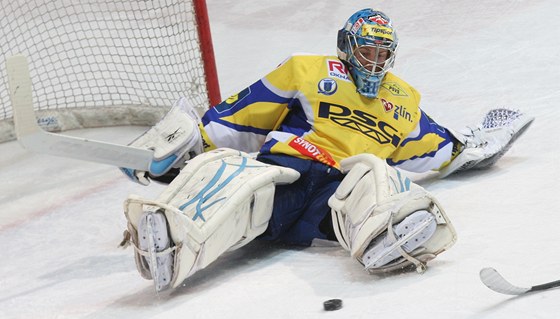 Zlínský branká Jakub Sedláek v zápase pedkola play-off na led Tince. 
