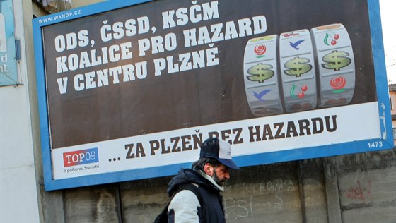 Billboard za Plze bez hazardu na kiovatce Klatovské a Borské ulice v Plzni.