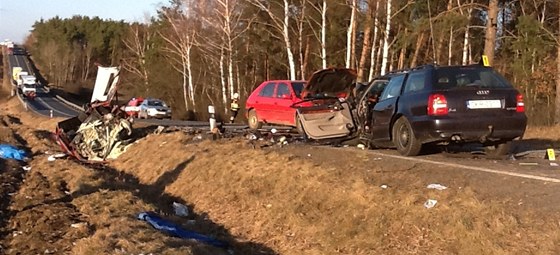 Váná dopravní nehoda se stala u Ohuova na Domalicku. Jeden z idi tu