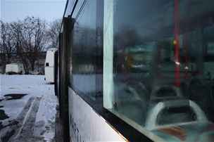 Po vjezdu z myky zaala voda na oknech autobusu okamit zamrzat.