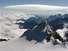 Pohled ze výcarského vrcholu Bishorn do údolí eky Rhony