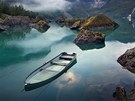 Ledovcové jezero v národním parku Folgefonna v Norsku