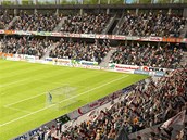 Jedna z vizualizac fotbalovho stadionu v Hradci Krlov spojenho s nkupnm...