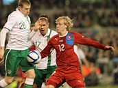 REPREZENTAN DEBUT. Frantiek Rajtoral (v ervenm) nastoupil v Irsku poprv v