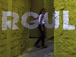 Favela Brasilandia v Sao Paulu se rozzáila barvami. Stísnné uliky peste