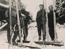Fotografie z vstavy o historii lyovn v Lomnici nad Popelkou. Na snmku