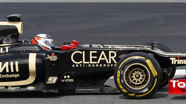 Kimi Räikkönen s lotusem ovládl závrený den test formule 1 v Barcelon.