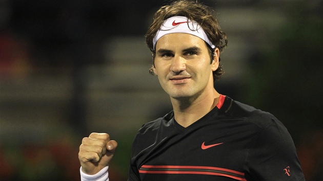 Roger Federer se raduje z triumfu na turnaji v Dubaji. Ve finále na nj