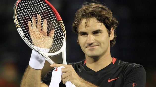 Roger Federer se raduje z vtzstv na turnaji v Dubaji.