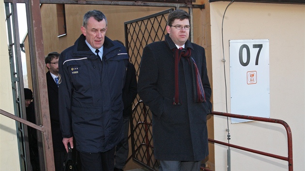 Ministr spravedlnosti Jií Pospíil (vpravo) s generálním editelem Vzeské