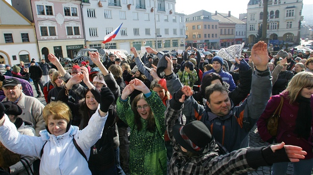 Lidé na Náchodsku proti tb bidlicového plynu zaátkem bezna protestovali.