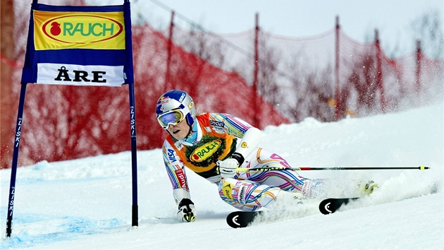 VÍTZNÁ RADOST. Lindsey Vonnová v cíli obího slalomu v Aare