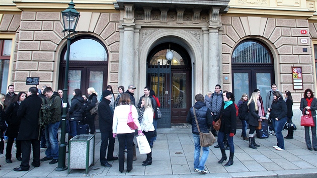 Studenti plzeské právnické fakulty odjídjí do Prahy, aby na vlastní ui