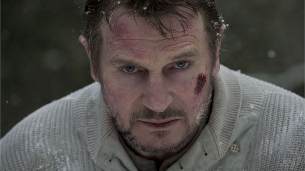 Liam Neeson ve filmu mezi vlky. Liam Neeson ve filmu mezi vlky.