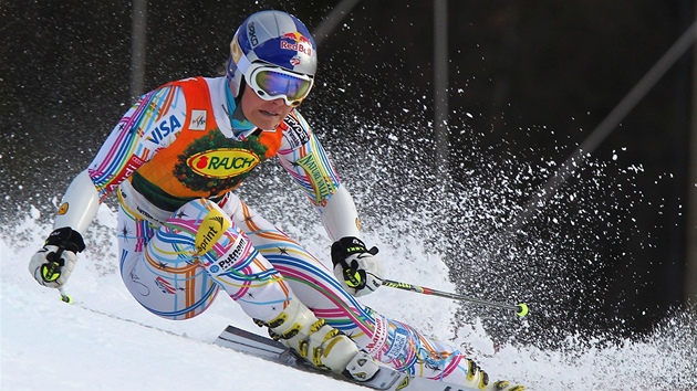VÍTZNÁ RADOST. Lindsey Vonnová v cíli obího slalomu v Aare