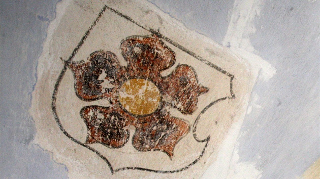 Restaurátoi objevili na zdech kostela sv. Jana Ktitele v umberku erbovní