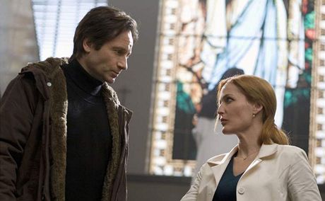 Z filmu Akta X: Chci uvit - David Duchovny a Gillian Andersonová