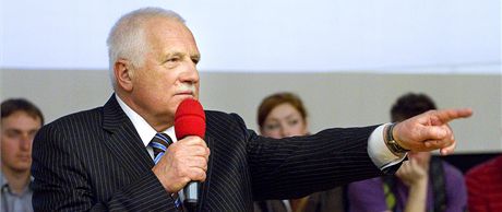 Václav Klaus v pátek debatoval se studenty Vysoké koly chemicko-technologické. (Ilustraní snímek)