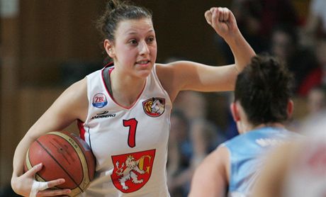 CO TE ZKUSÍME? Hradecká basketbalistka  Lenka Bartáková se poutí do akce.