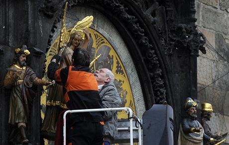 Orloj je po dvou msících znovu kompletní. Ke tyem ji opraveným plastikám