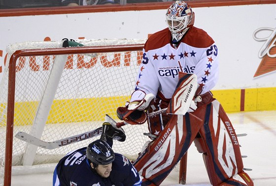 Tom Vokoun sice vypad, jako kdy chce Tannera Glasse z Winnipegu pethnout